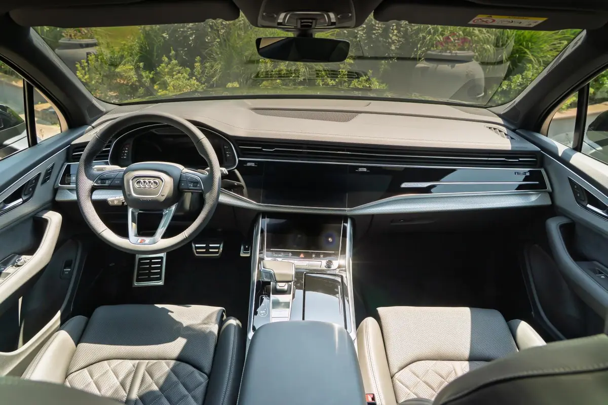 Audi Q7 50 TDI S-Line Edition 2025, exterior — Priveo Cars, Europe