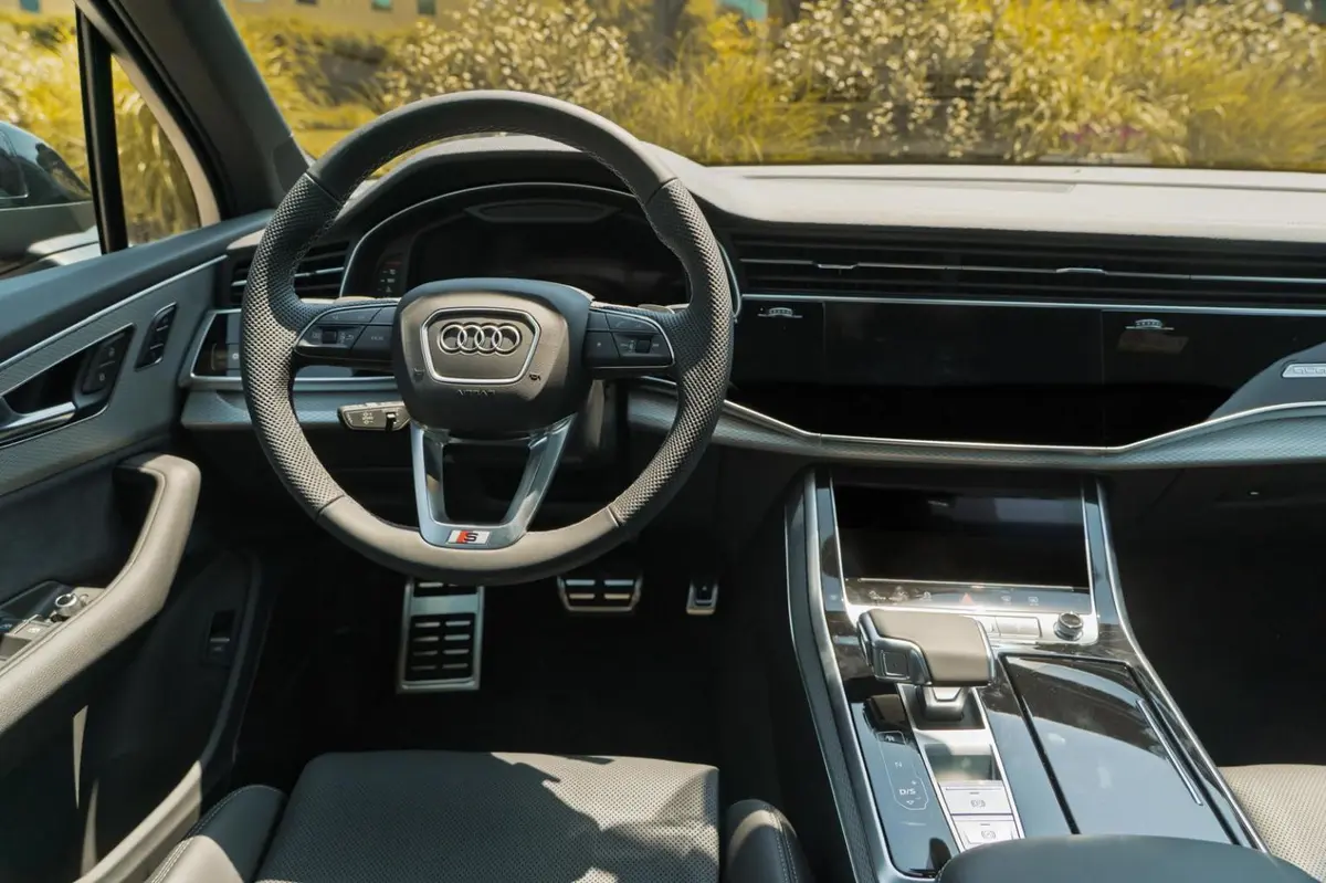 Audi Q7 50 TDI S-Line Edition 2025, interior — Priveo Cars, Europe