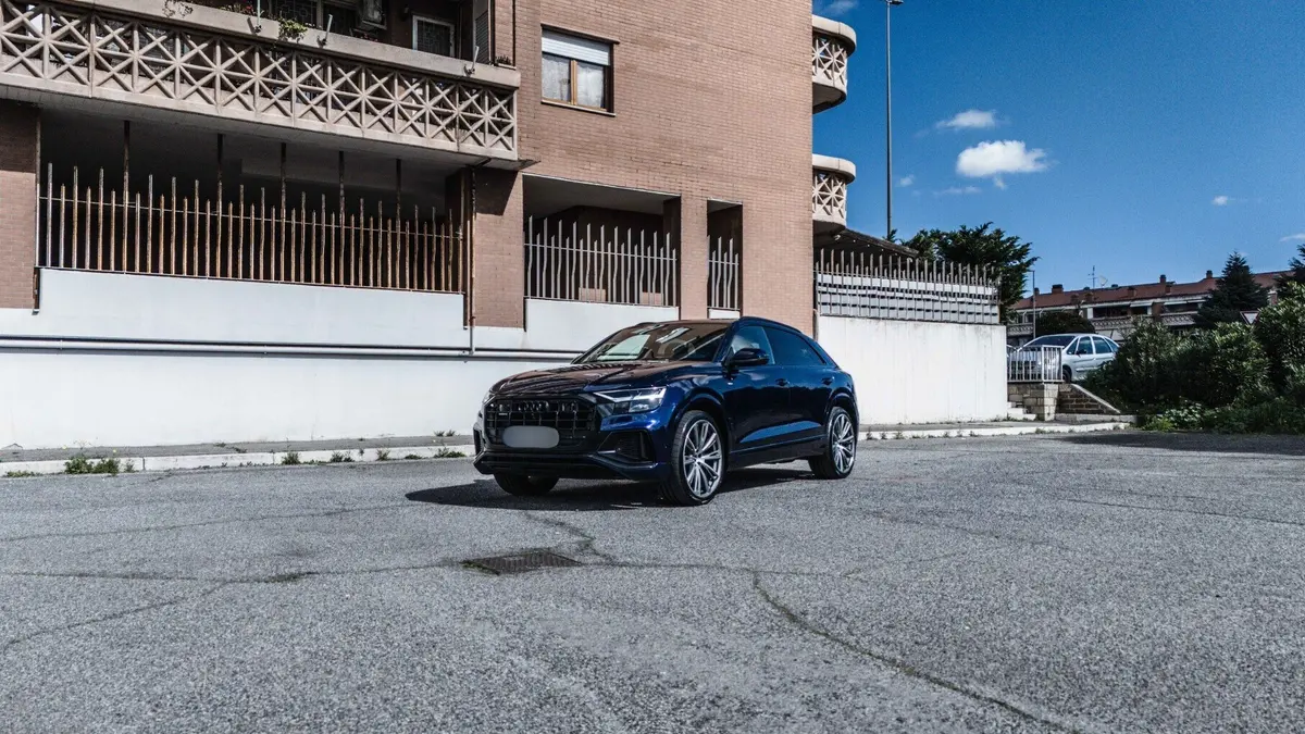 Audi Q8 55 TFSI 2022, exterior — Priveo Cars, Europe