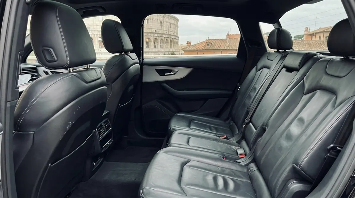Audi SQ7 7seater 2023, interior — Priveo Cars, Europe