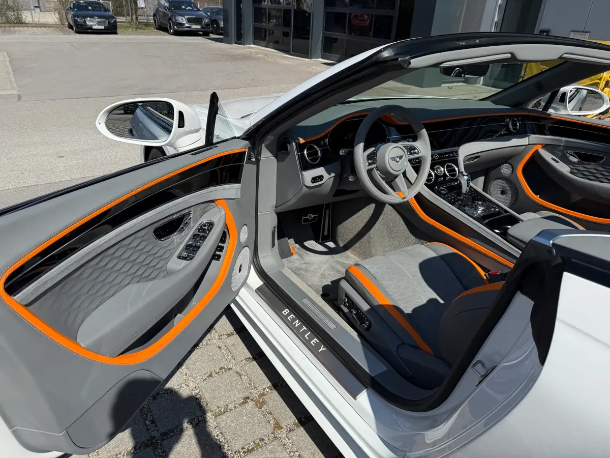 Bentley Continental GTC Speed 2025, front view — Priveo Cars, Europe