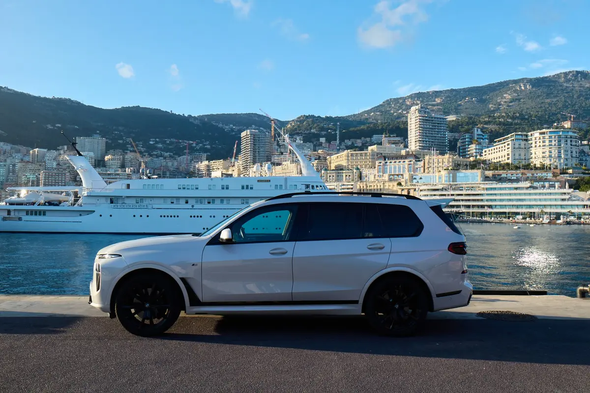 BMW X7 40d M 2024, exterior — Priveo Cars, Europe