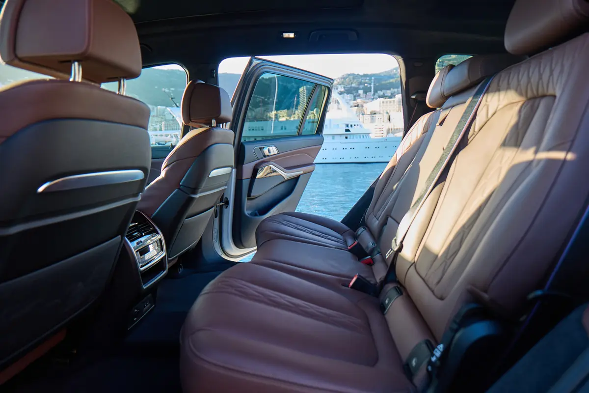 BMW X7 40d M 2024, rear view — Priveo Cars, Europe