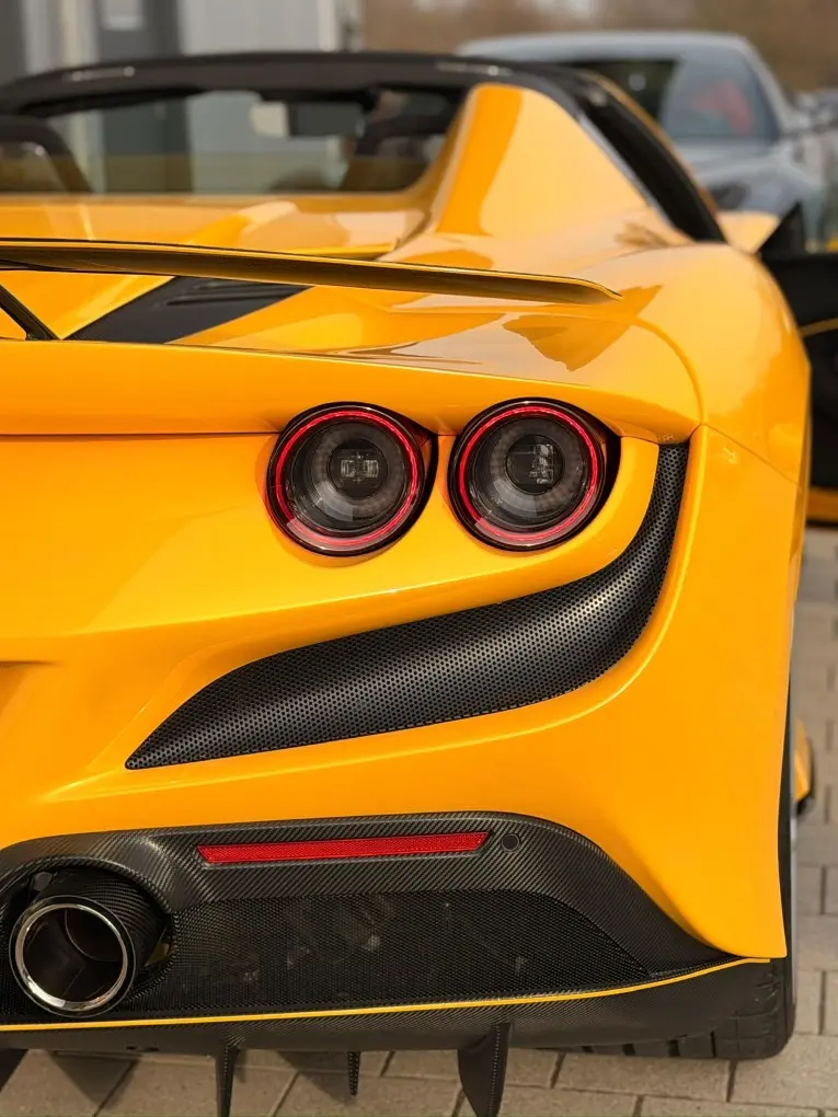 Ferrari F8 SPIDER 2023, front view — Priveo Cars, Europe