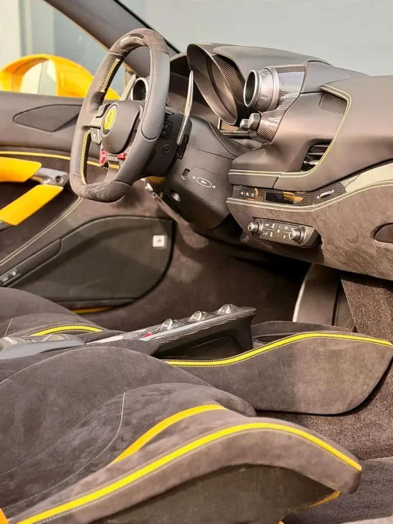 Ferrari F8 SPIDER 2023, dashboard — Priveo Cars, Europe