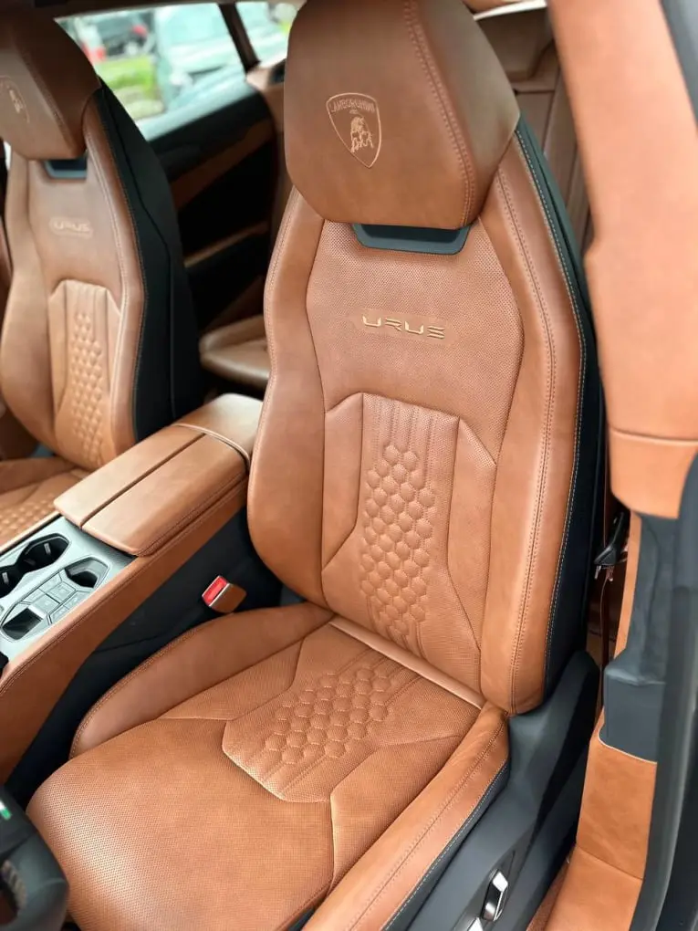 Lamborghini Urus S 2023, dashboard — Priveo Cars, Europe