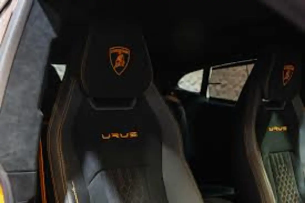 Lamborghini Urus S 2024, rear view — Priveo Cars, Europe
