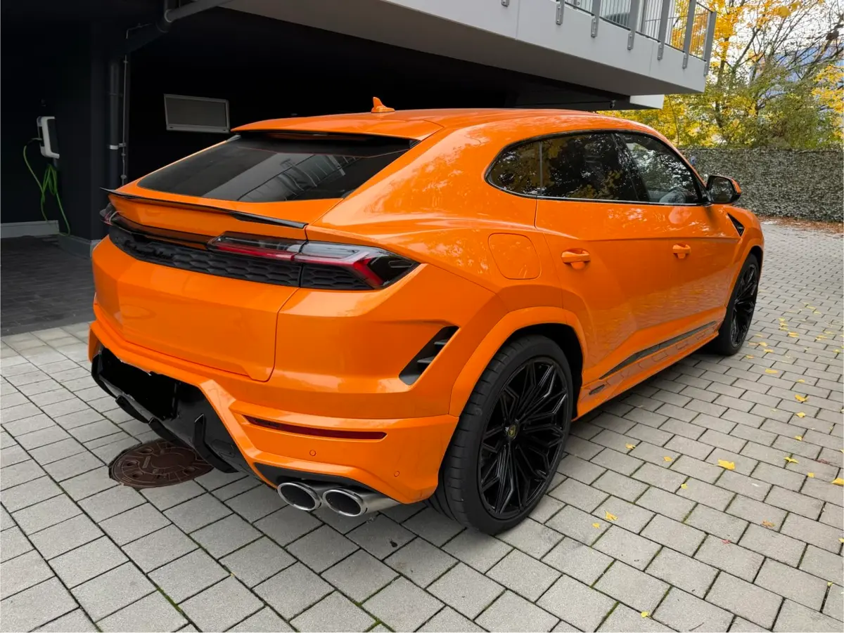 Lamborghini URUS SE 2025, exterior — Priveo Cars, Europe