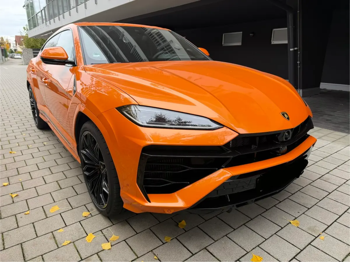 Lamborghini URUS SE 2025, front view — Priveo Cars, Europe