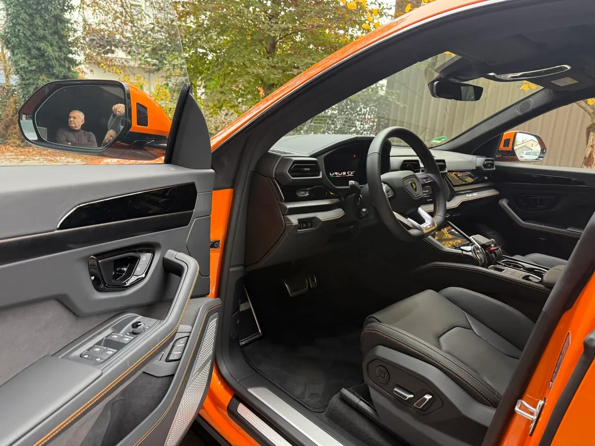 Lamborghini URUS SE 2025, interior — Priveo Cars, Europe