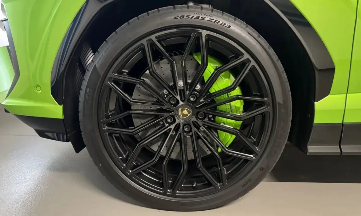 Lamborghini Urus SE 2026, exterior — Priveo Cars, Europe