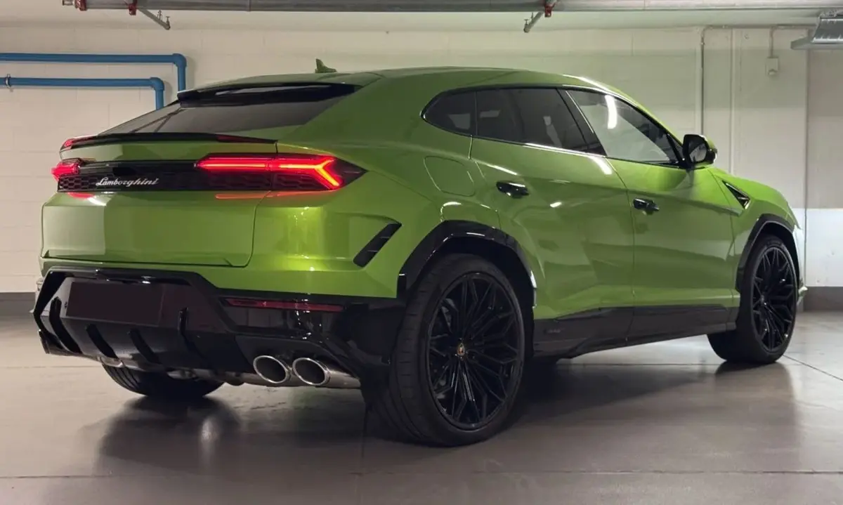 Lamborghini Urus SE 2026, front view — Priveo Cars, Europe