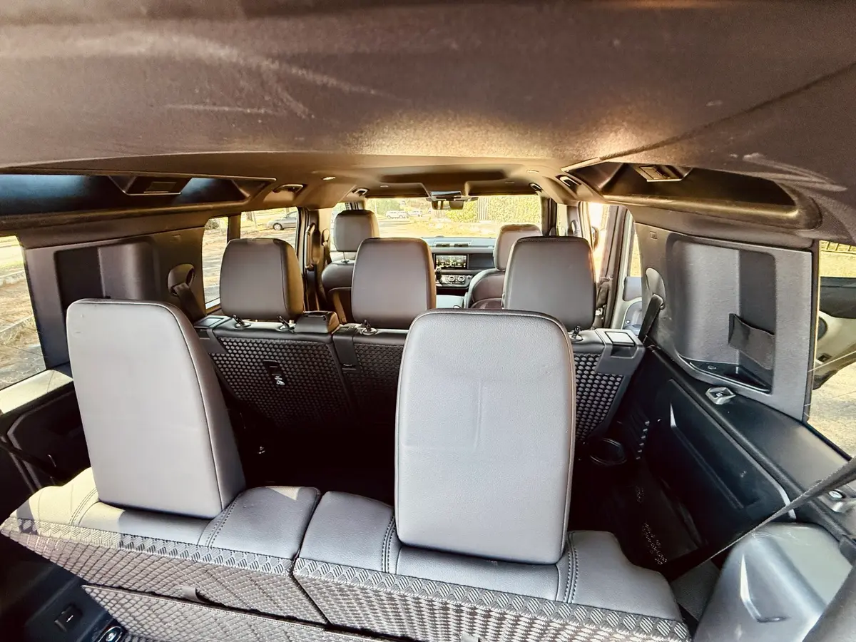 Land Rover Defender X-Dynamic 7 seater 2024, exterior — Priveo Cars, Europe