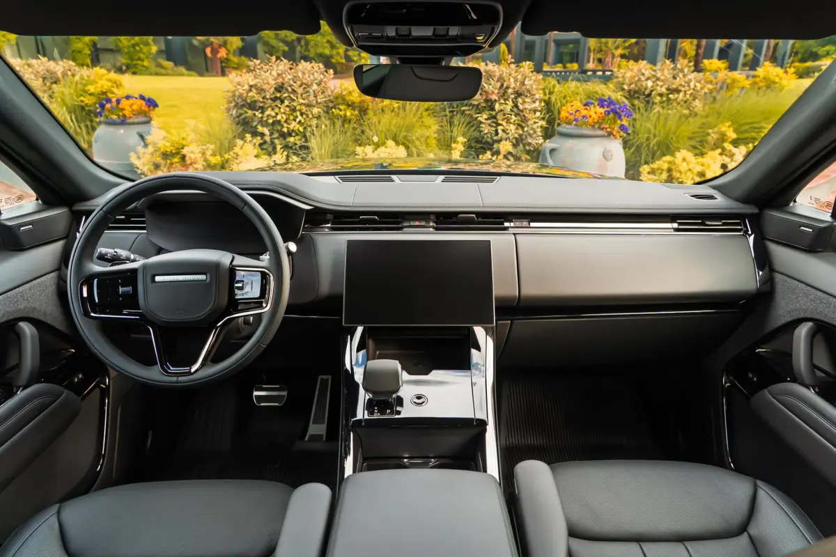 Land Rover Range Rover Sport Dynamic SE 2025, exterior — Priveo Cars, Europe