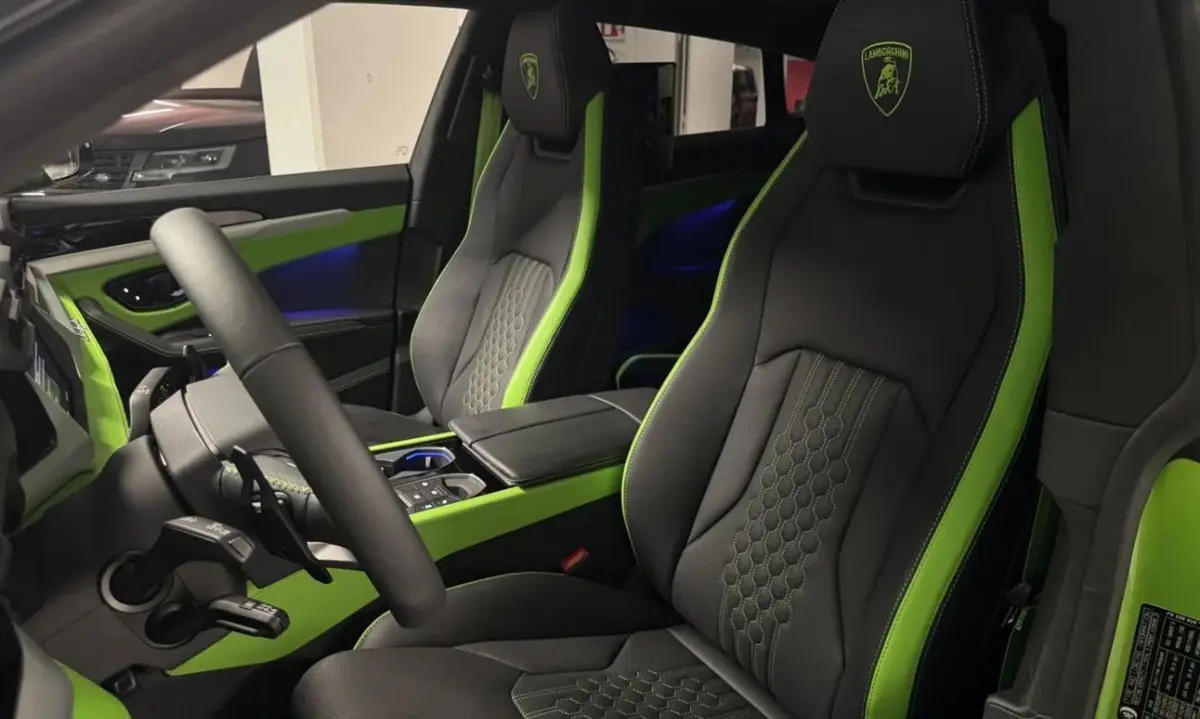Land Rover Range Rover Sport Dynamic SE 2025, interior — Priveo Cars, Europe