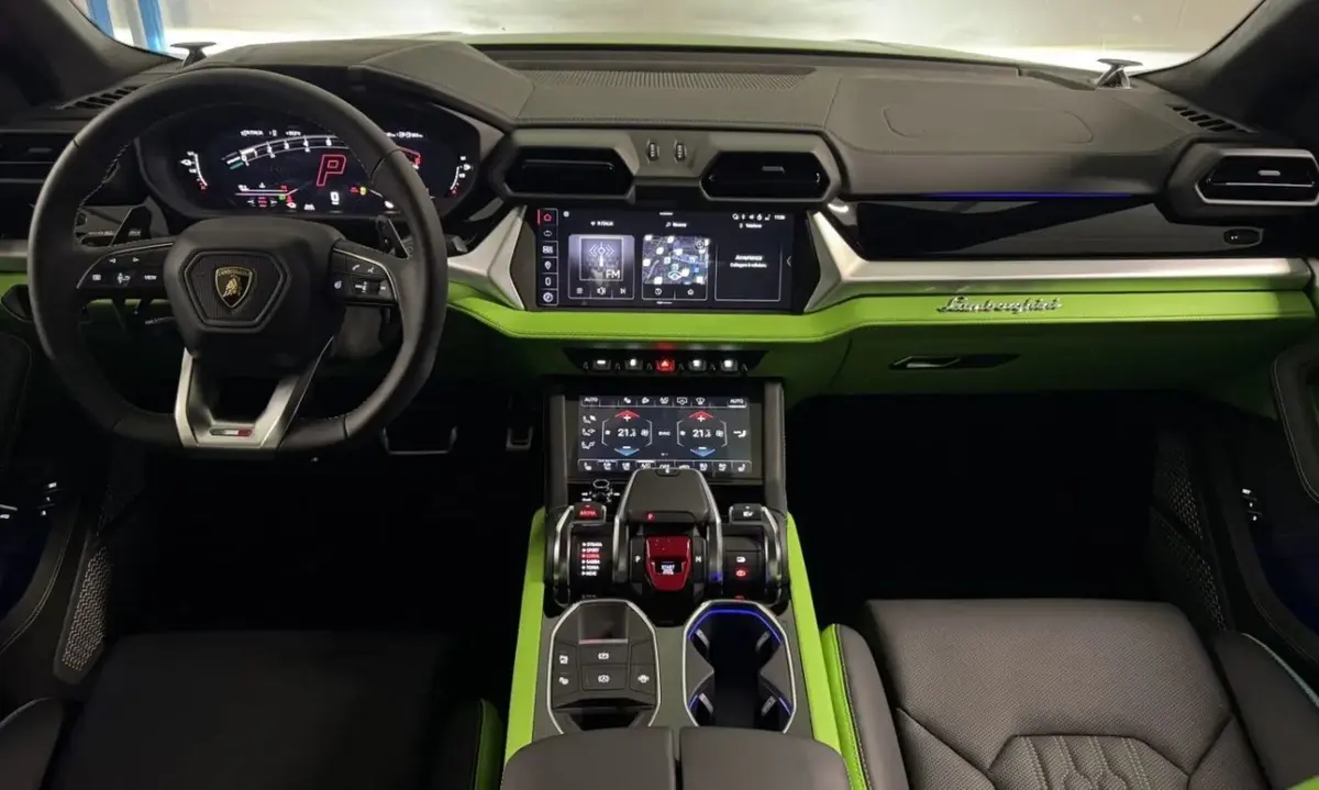 Land Rover Range Rover Sport Dynamic SE 2025, dashboard — Priveo Cars, Europe