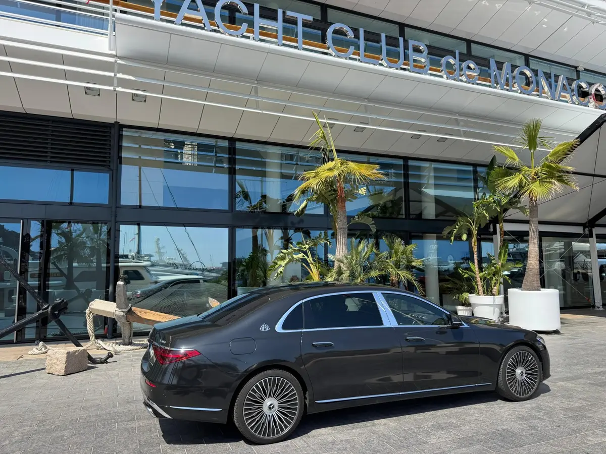 Maybach S580 2023, front view — Priveo Cars, Europe