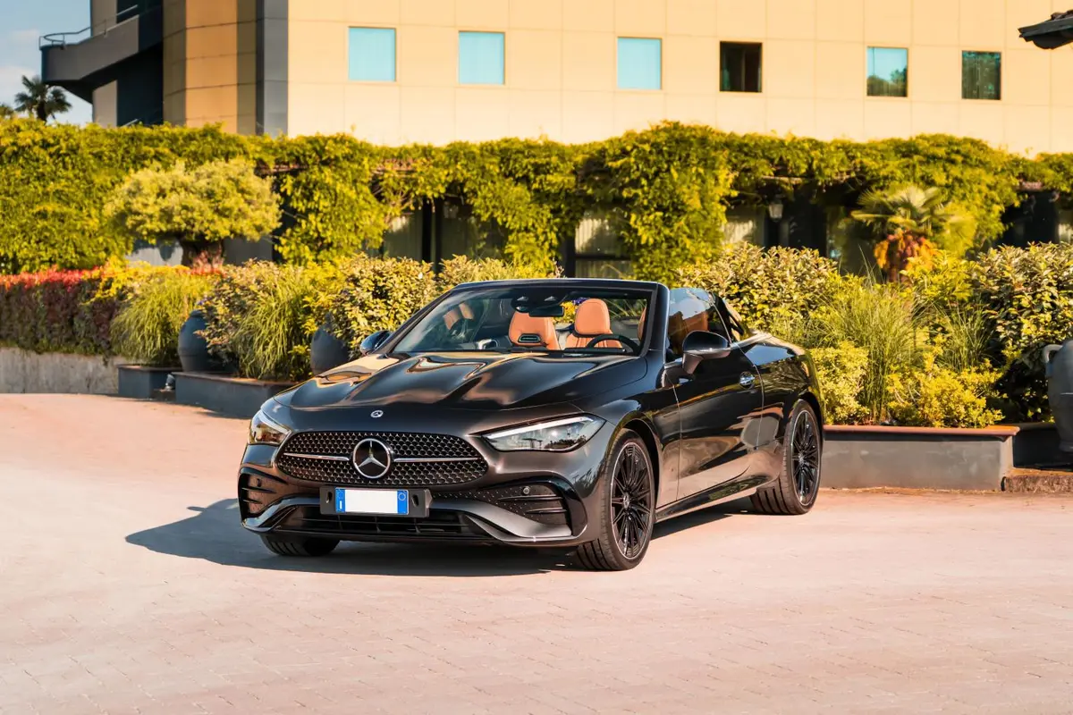 Mercedes Benz CLE 300 Cabriolet AMG Premium 2025, dashboard — Priveo Cars, Europe