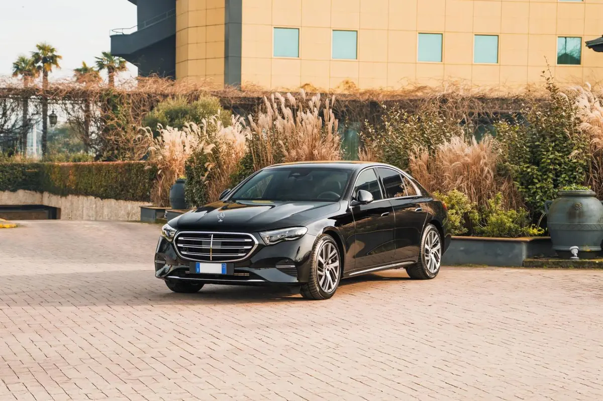 Mercedes Benz E-klasse 220d Premium Plus 2026, exterior — Priveo Cars, Europe
