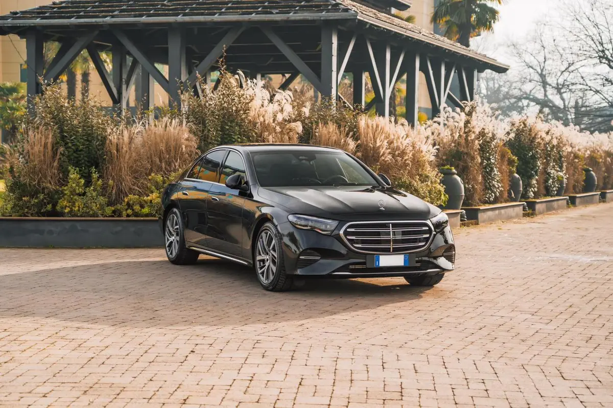 Mercedes Benz E-klasse 220d Premium Plus 2026, rear view — Priveo Cars, Europe