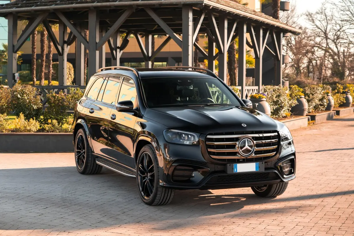 Mercedes Benz GLS-klasse 350 D Exclusive 7 Posti 2025, front view — Priveo Cars, Europe