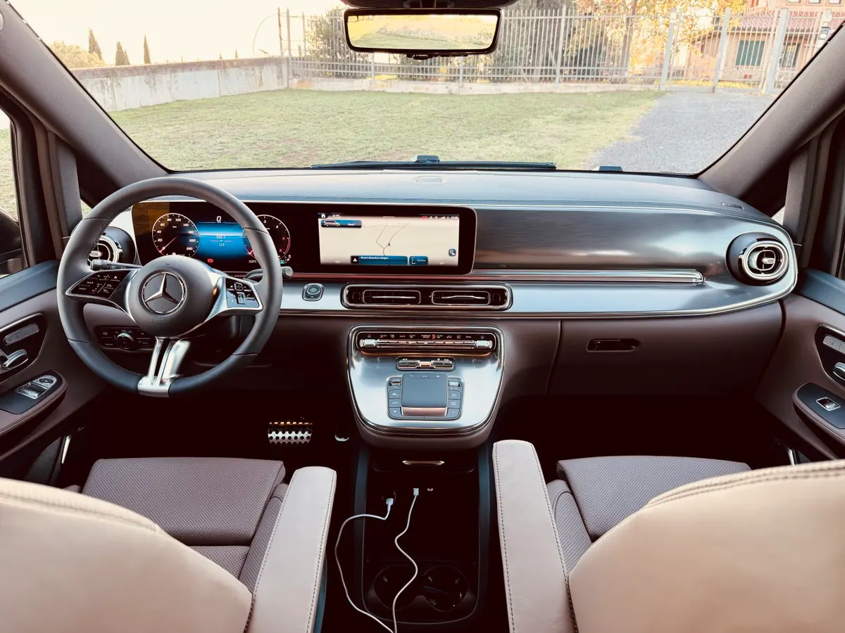 Mercedes Benz V300 4x4 XL Exclusive 7 seats 2025, dashboard — Priveo Cars, Europe
