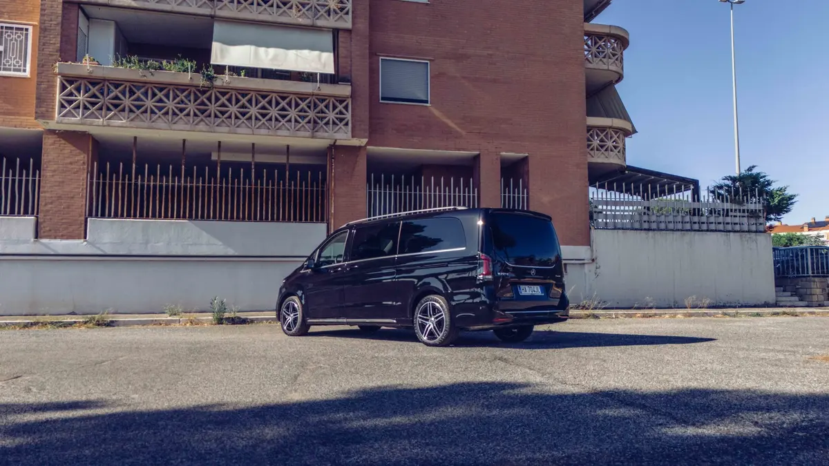 Mercedes Benz V300 4x4 XL VIP (Captain, 7 seat) 2025, interior — Priveo Cars, Europe