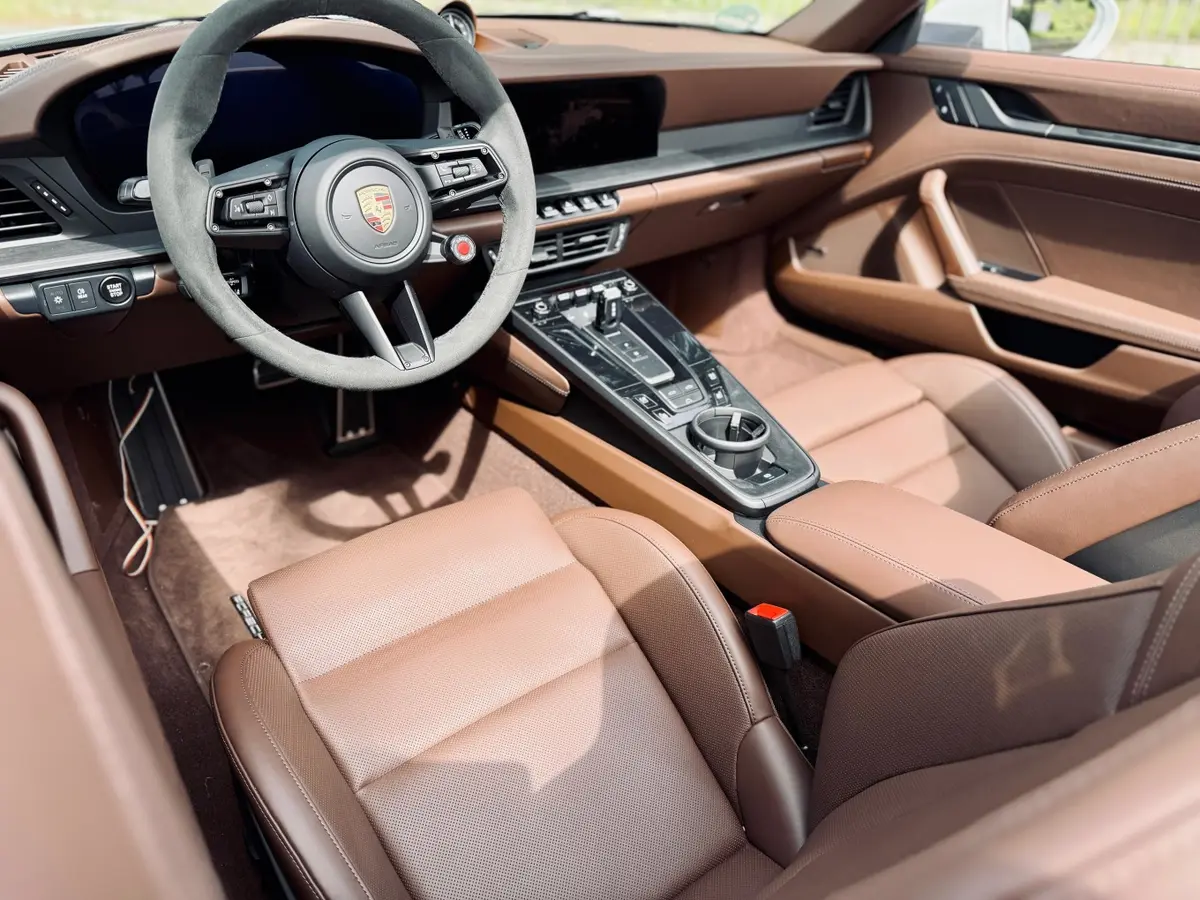Porsche 992.2 Carrera 4 GTS Cabrio 2025, dashboard — Priveo Cars, Europe