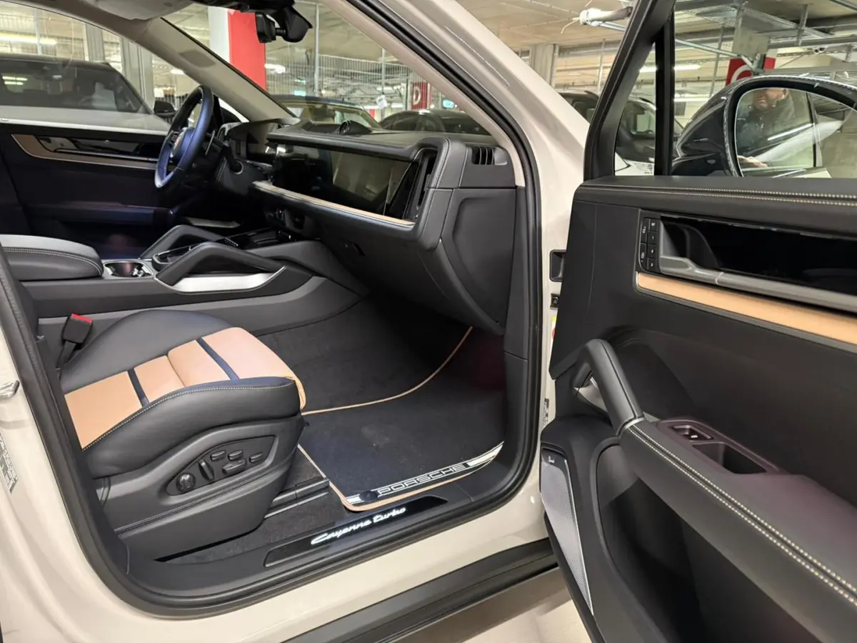 Porsche Cayenne Turbo E-Hybrid Coupé GT 2026, rear view — Priveo Cars, Europe