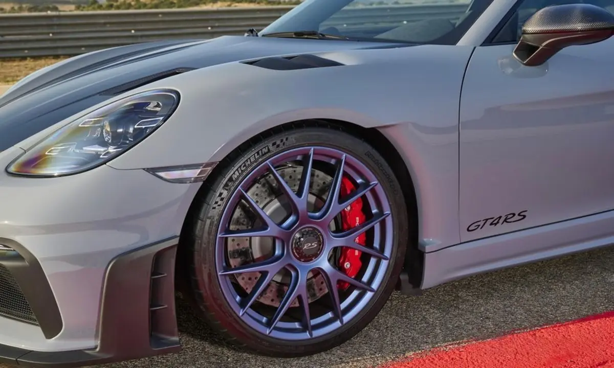Porsche GT4 RS 2024, front view — Priveo Cars, Europe