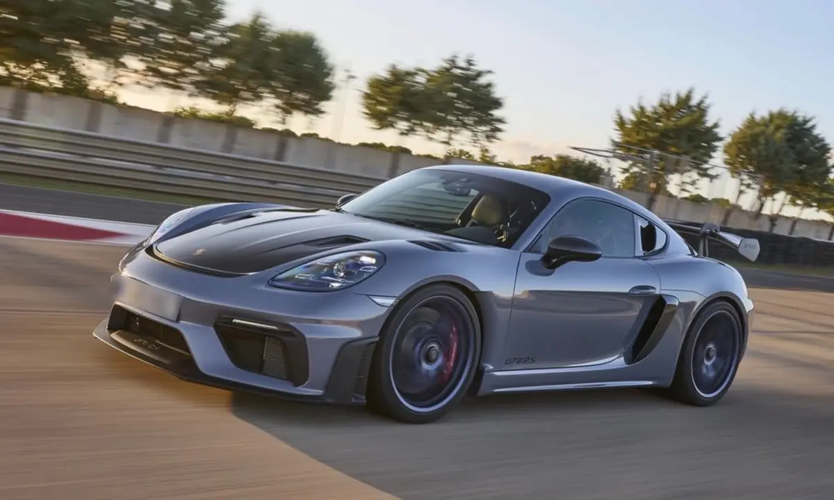 Porsche GT4 RS 2024, rear view — Priveo Cars, Europe