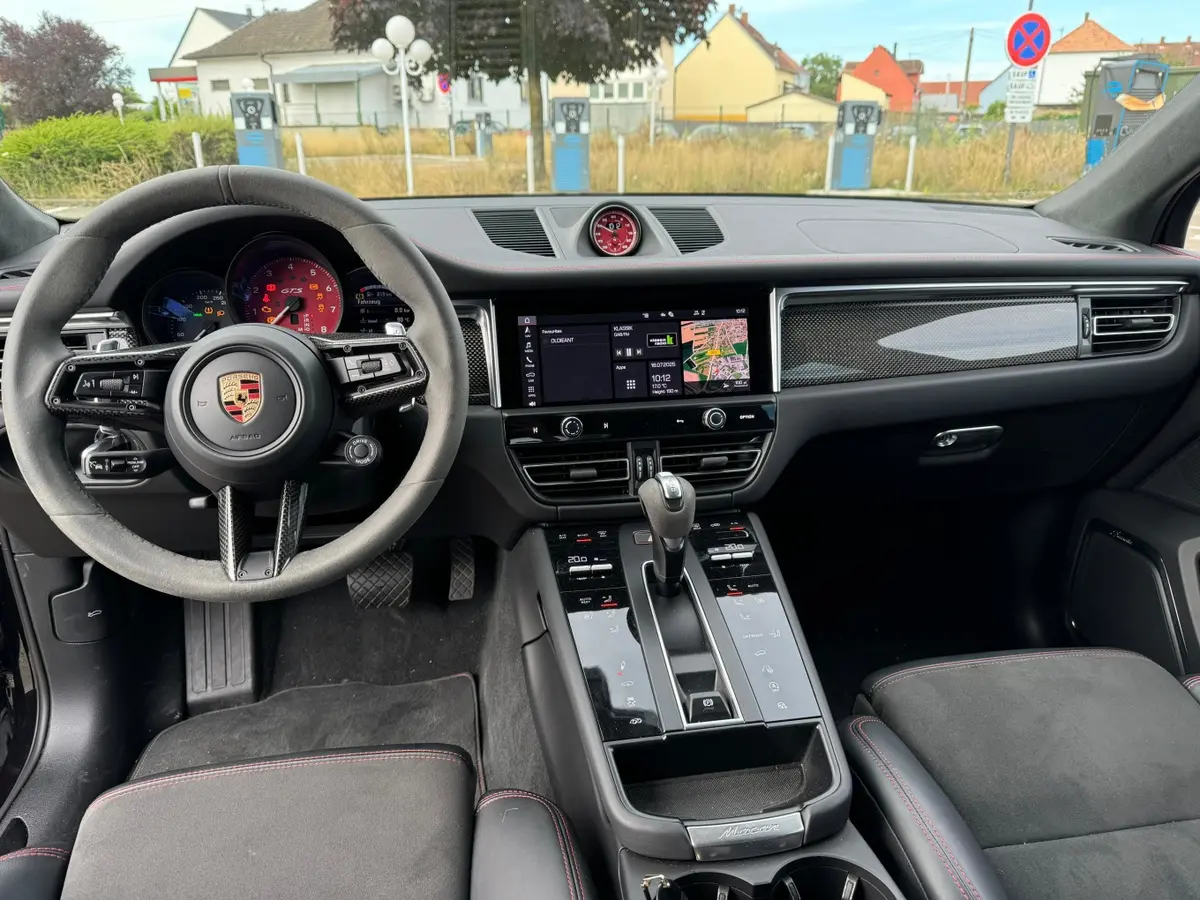 Porsche Macan GTS 2024, exterior — Priveo Cars, Europe