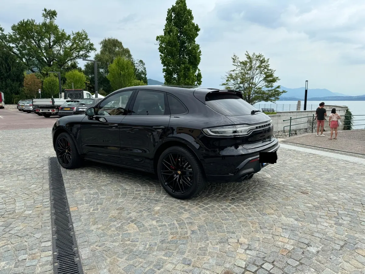 Porsche Macan GTS 2024, front view — Priveo Cars, Europe