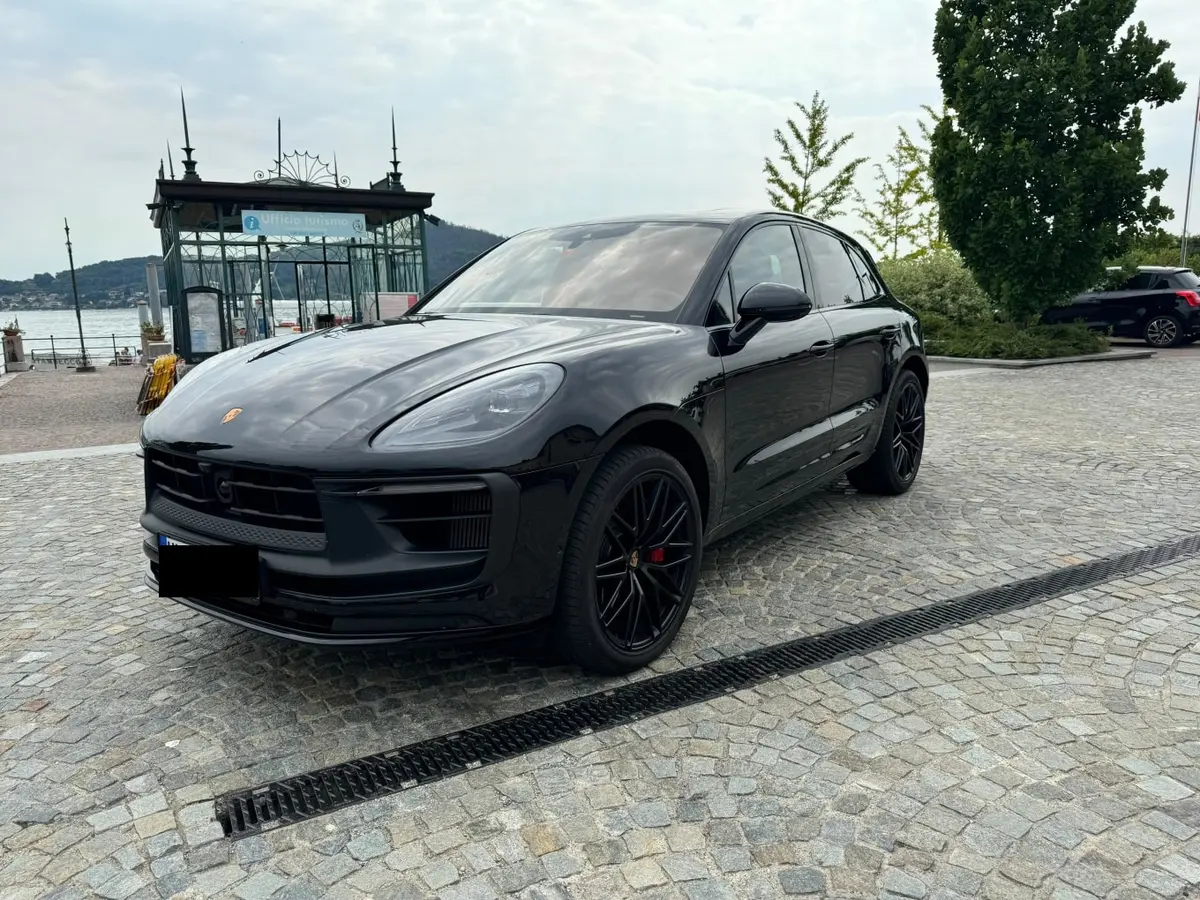 Porsche Macan GTS 2024, rear view — Priveo Cars, Europe