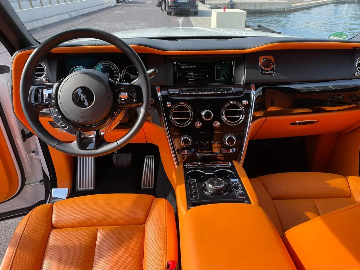 Rolls-Royce Cullinan 2022, front view — Priveo Cars, Europe