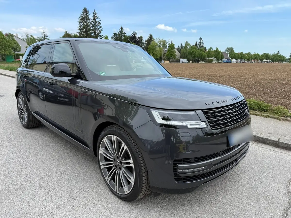 Rover Range Rover Autobiografy D350 7s 2025, front view — Priveo Cars, Europe